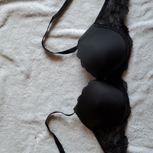 Victoria's Secret Black Dream Angels Lace Bra is padded, Size 34D